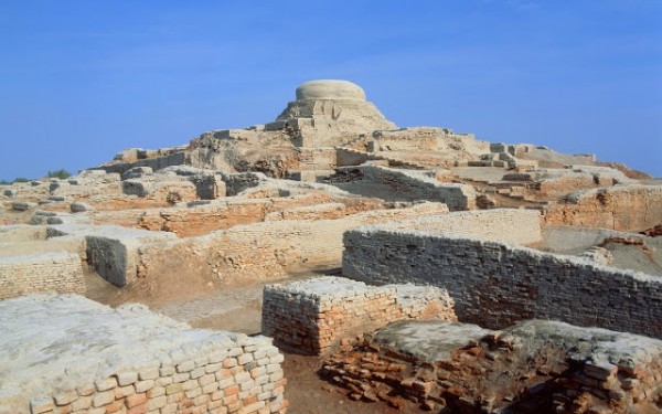 Foreign diplomats visit Mohenjo-Daro archaeological site