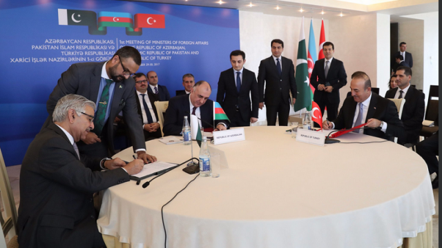 Главы МИД Турции, Азербайджана и Пакистана по итогам встречи в Баку подписали совместную декларацию