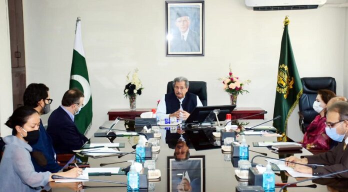 Federal-Minister-for-Education-Professional-Training-and-Culture-Shafqat-Mahmood-and-the-Country-Director-World-Bank-Najy-Benhassine